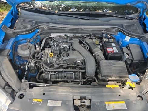 Used 2022 Volkswagen Taos SE w/ Panoramic Sunroof Package FWD image 13