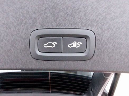 Certified 2025 Volvo XC40 B5 Core image 25