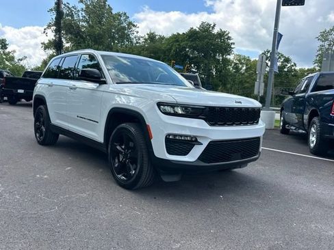 Used 2024 Jeep Grand Cherokee Limited w/ Black Appearance Package AWD/4WD image 18