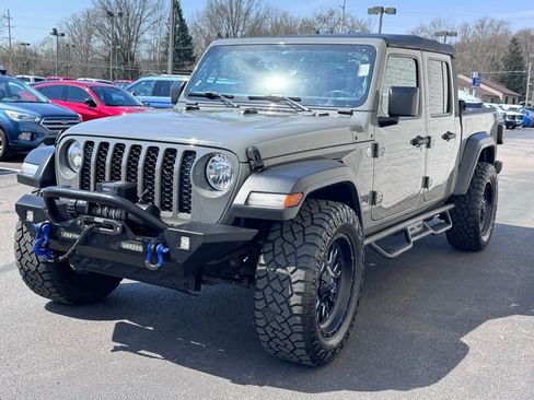 Used 2020 Jeep Gladiator Sport w/ Quick Order Package 24S image 3
