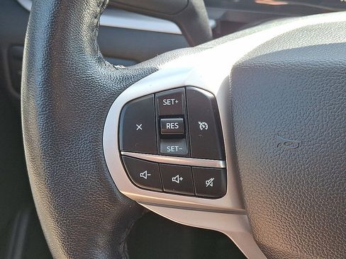 Used 2023 Ford Explorer XLT w/ Equipment Group 202A AWD/4WD image 17