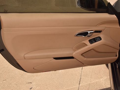 Used 2013 Porsche Boxster w/ Infotainment Pkg RWD image 30