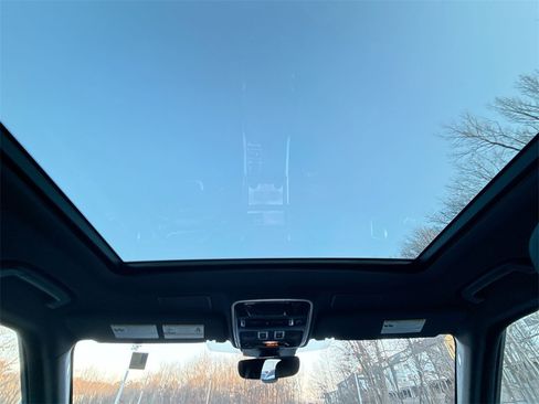 Used 2019 Land Rover Range Rover Sport HSE image 16