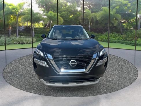 Used 2022 Nissan Rogue SV w/ SV Premium Package FWD image 2