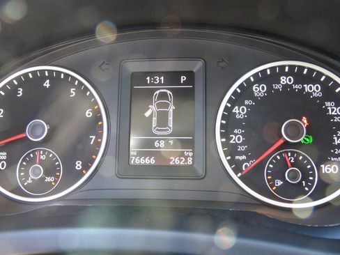 Used 2017 Volkswagen Tiguan Limited w/ Premium Package image 20