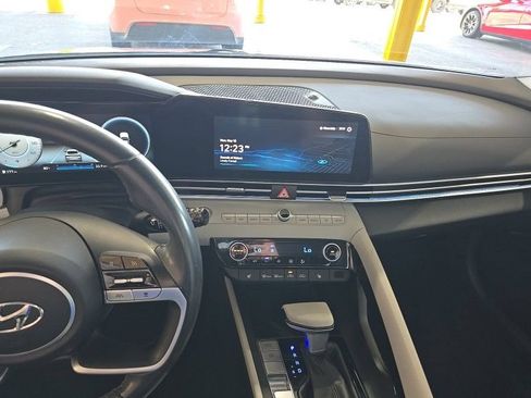 Used 2023 Hyundai Elantra Limited FWD image 9
