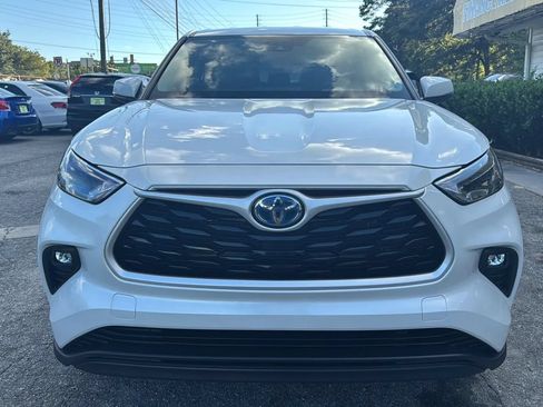Used 2022 Toyota Highlander LE FWD image 8