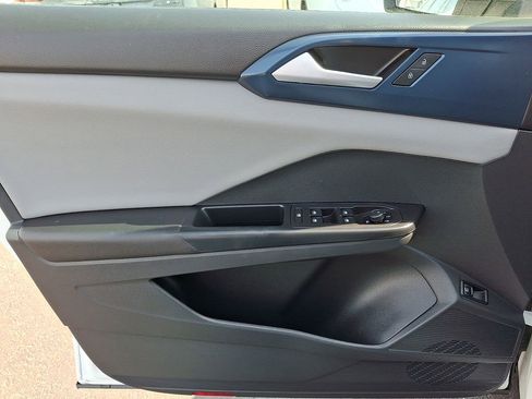 Certified 2023 Volkswagen Taos SE w/ Panoramic Sunroof Package image 12