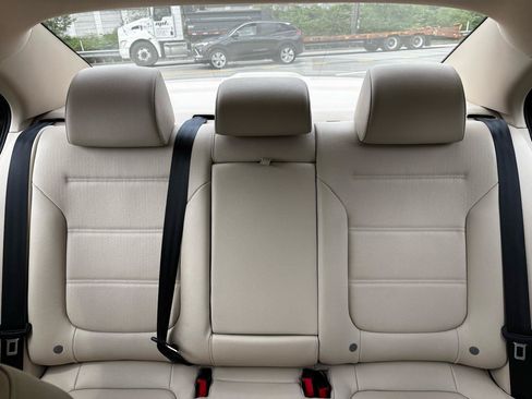 Used 2012 Volkswagen Jetta SE FWD image 18