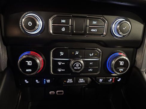 Used 2022 GMC Yukon XL SLT w/ SLT Luxury Package image 31