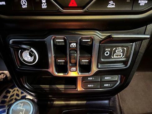 Used 2020 Jeep Gladiator Overland image 43