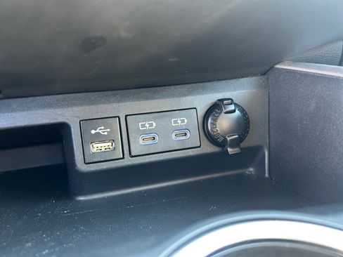 Used 2022 Toyota Highlander XLE image 22