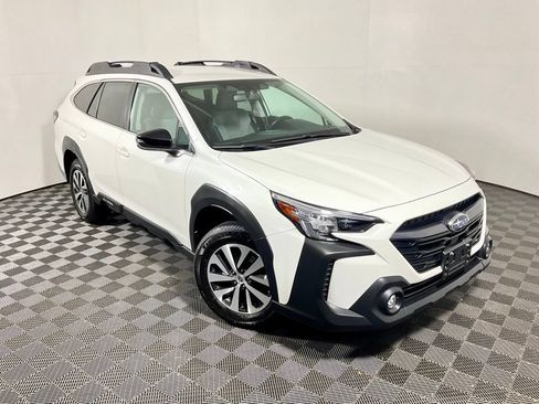 Used 2023 Subaru Outback Premium AWD/4WD image 5