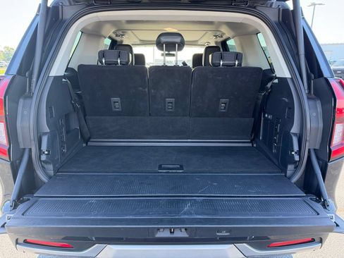 Used 2025 Ford Expedition Platinum w/ Driver's Package AWD/4WD image 11