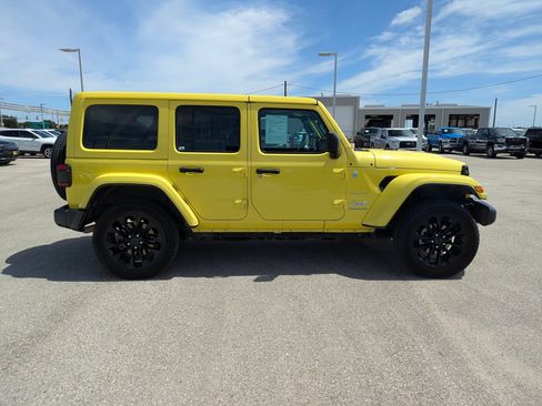 Used 2024 Jeep Wrangler Unlimited Sahara AWD/4WD image 8