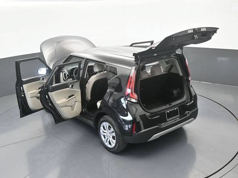 Used 2023 Kia Soul LX FWD image 54
