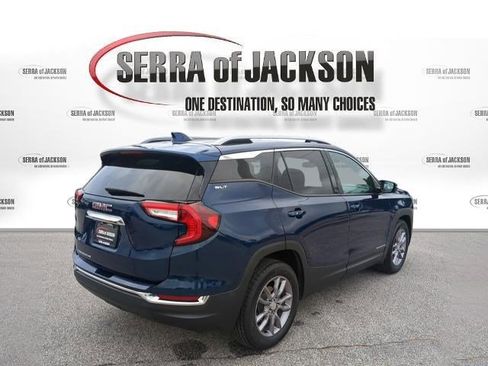 Used 2022 GMC Terrain SLT w/ Infotainment Package II FWD image 9