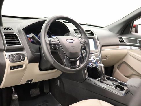Used 2018 Ford Explorer Limited w/ Equipment Group 301A FWD image 14