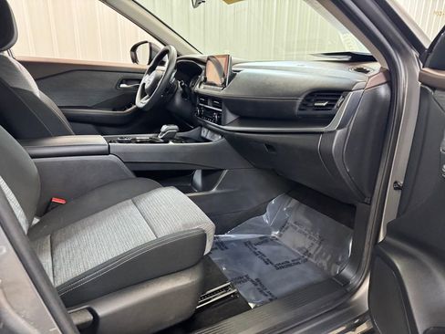 Used 2023 Nissan Rogue SV image 25