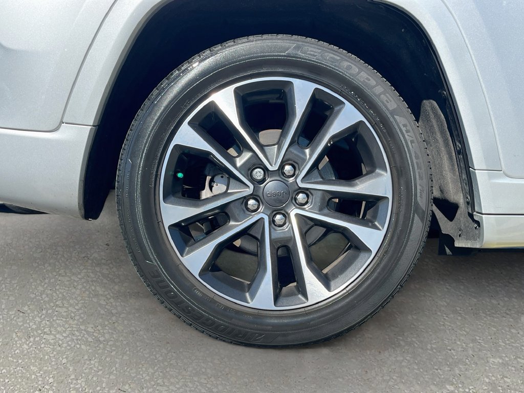 Used 2022 Jeep Grand Cherokee Overland AWD/4WD image 31