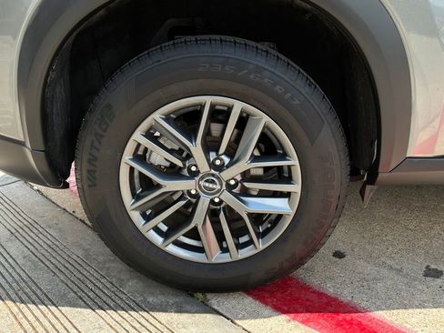 Used 2023 Nissan Rogue S FWD image 9