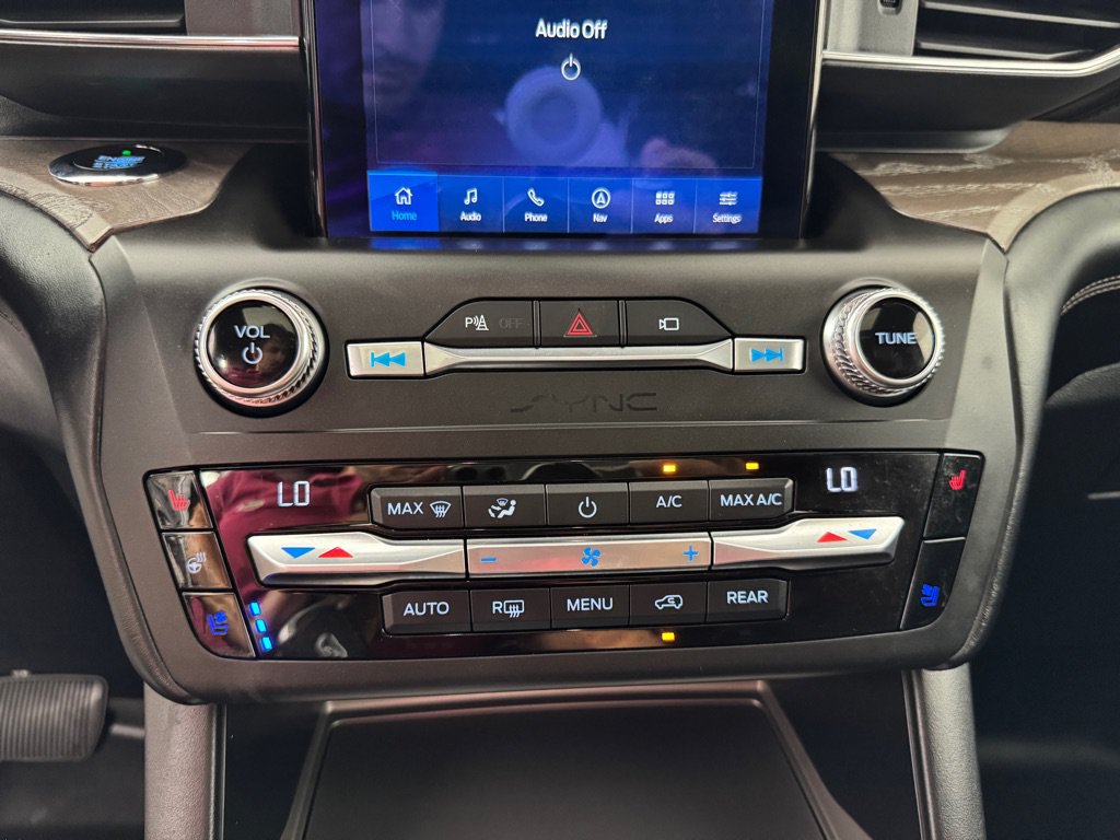 Used 2020 Ford Explorer Platinum w/ Premium Technology Package AWD/4WD image 16
