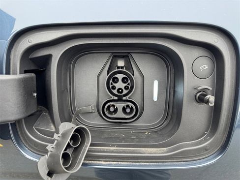 Certified 2025 Volvo EX90 Plus image 23