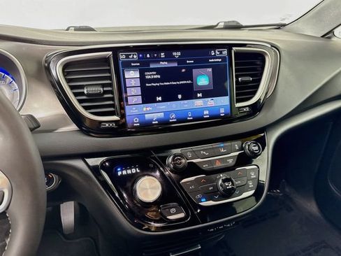 Used 2025 Chrysler Pacifica Select FWD image 14