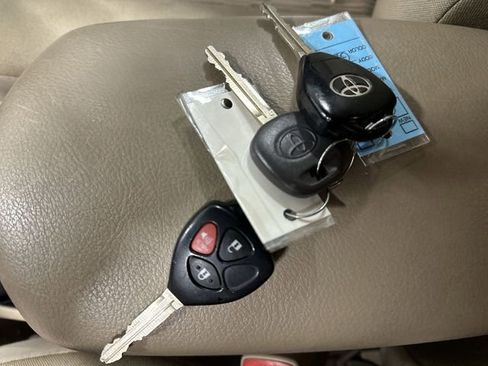 Used 2012 Toyota RAV4 FWD w/ Value Pkg image 33