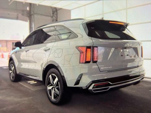 Used 2023 Kia Sorento EX w/ Panoramic Sunroof Package FWD image 2