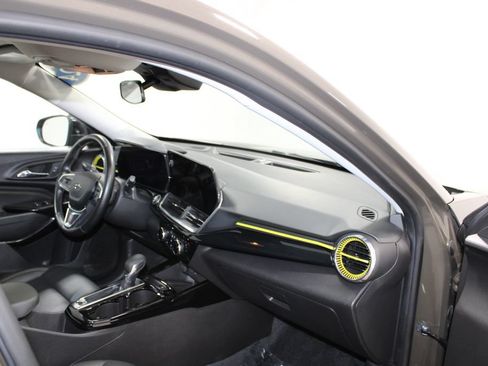 Used 2024 Chevrolet Trax ACTIV w/ Sunroof Package FWD image 26
