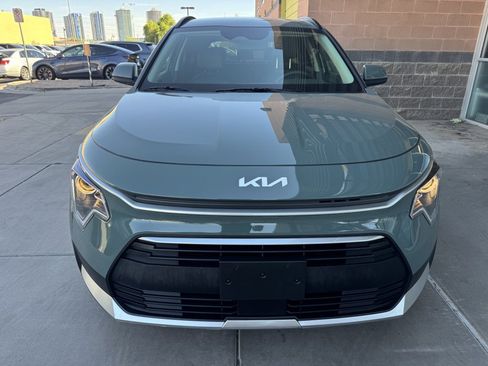 Used 2024 Kia Niro EX image 10
