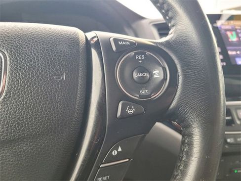 Used 2016 Honda Pilot Touring image 27