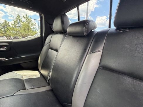 Used 2021 Toyota Tacoma TRD Off-Road AWD/4WD image 18