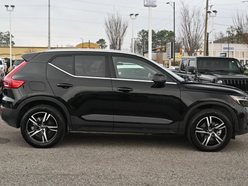 Used 2025 Volvo XC40 B5 Core image 15