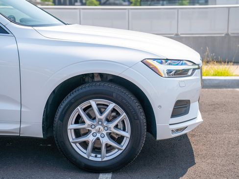 Used 2018 Volvo XC60 T5 Momentum w/ Convenience Package AWD/4WD image 9