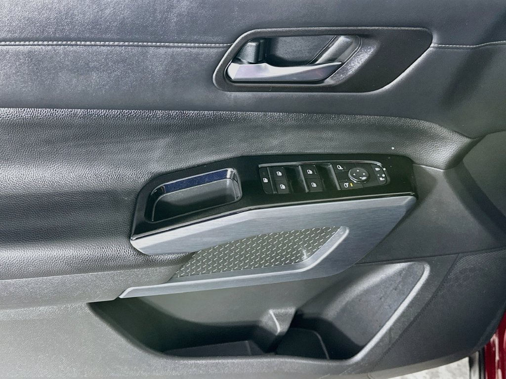 Used 2024 Nissan Pathfinder SL w/ SL Premium Package FWD image 25