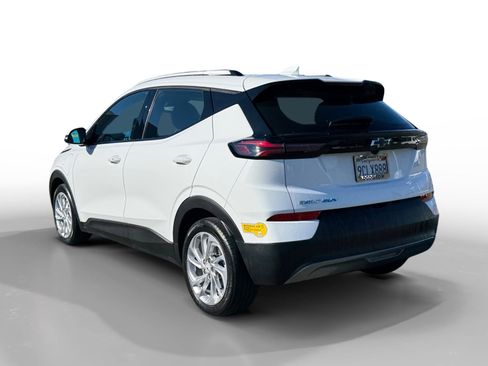 Used 2022 Chevrolet Bolt EUV LT image 3