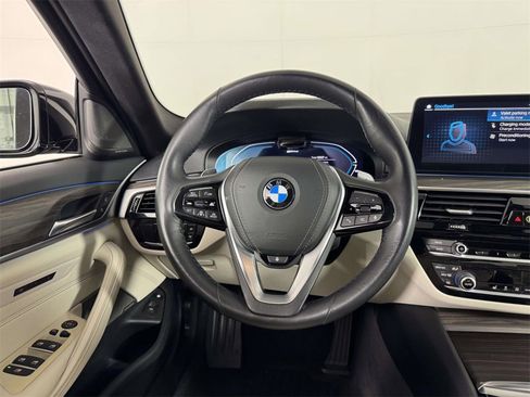 Used 2021 BMW 530e xDrive w/ Premium Package image 20