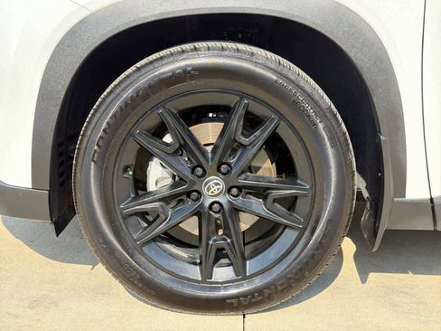 Used 2025 Toyota Grand Highlander AWD image 10