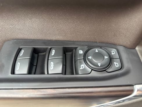 Used 2021 GMC Sierra 1500 SLT image 21