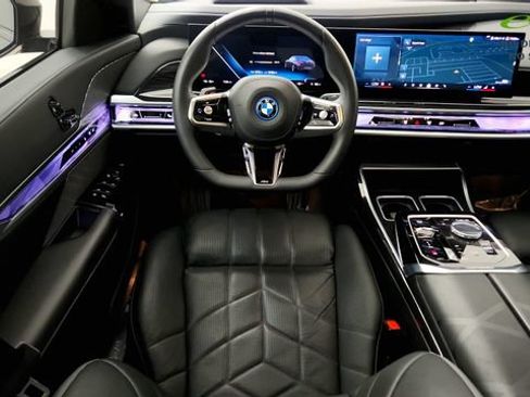 Used 2025 BMW i7 xDrive60 w/ Executive Package RWD image 52