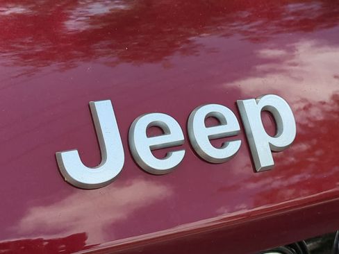Used 2025 Jeep Grand Cherokee Limited RWD image 12