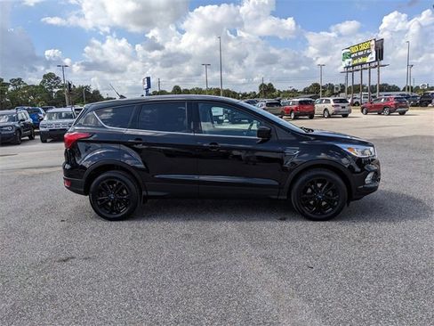 Used 2019 Ford Escape SE image 3
