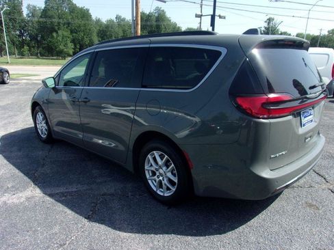 Used 2022 Chrysler Pacifica Touring-L FWD image 7