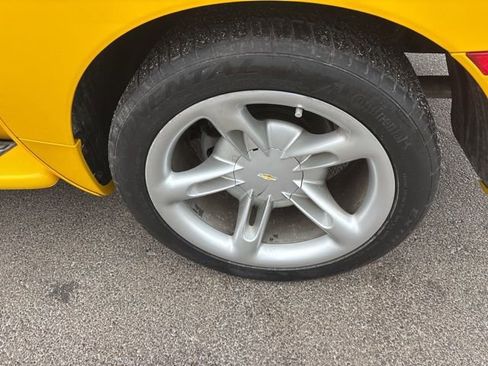 Used 2005 Chevrolet SSR w/ Preferred Equipment Group image 28