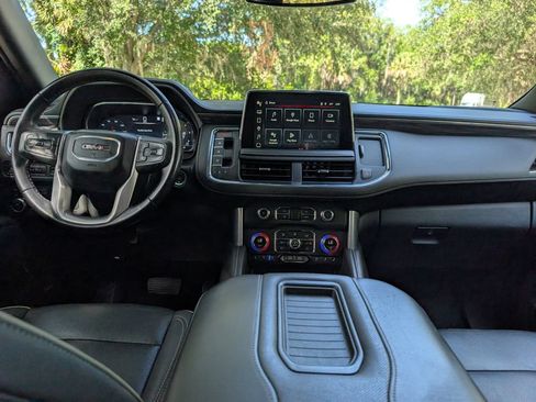 Used 2023 GMC Yukon XL SLT AWD/4WD image 11