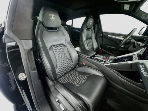 Used 2020 Lamborghini Urus AWD/4WD image 30