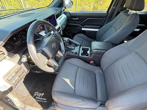 Used 2024 Toyota Tacoma TRD Off-Road image 33