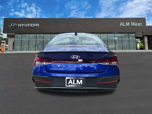Used 2025 Hyundai Elantra Sport FWD image 6